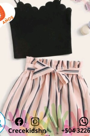 Conjunto de camisa y short rayado.