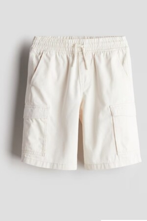 Short Cargo elástico en cintura.