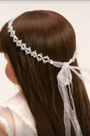 Diadema de pequeñas piedritas que aporta brillo sutil y elegancia a cada look