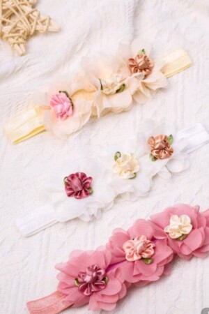 “Vinchas adorables con flores vibrantes, perfectas para niñas que aman los detalles coloridos y divertidos.”