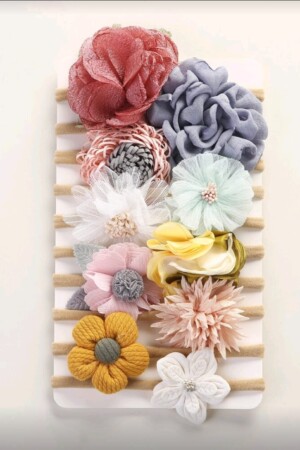 vinchas de flores de varios colores “Porque cada día merece un color diferente 🌈”