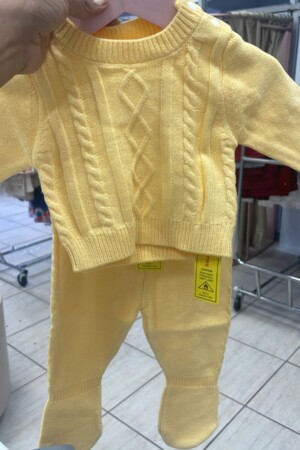 Conjunto de bebe color amarillo para recien nacido
