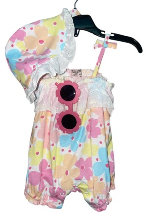 Conjunto bebé floral con bombacho y gorrito 🌸🕶️